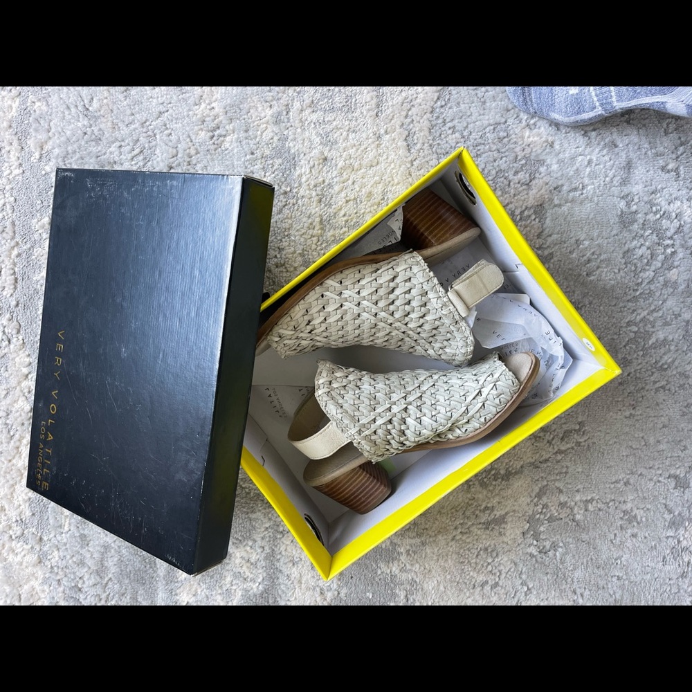 SOLD Women's Very Volatile Brinkley Stone Woven Opened Toed Sandal w/ Strap